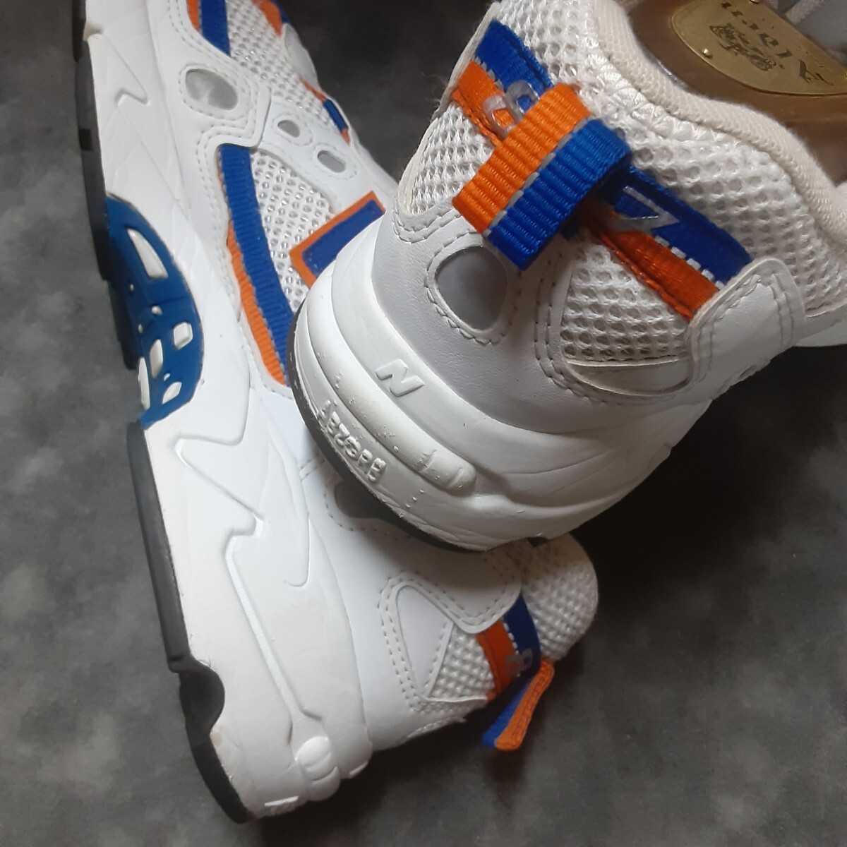 最値!定17600円!名作ヘリテージカラー!復刻クラシックテクノスタイル!ニューバランス ML827高級厚底 スニーカー!ホワイト!白青橙色 25cm_画像8