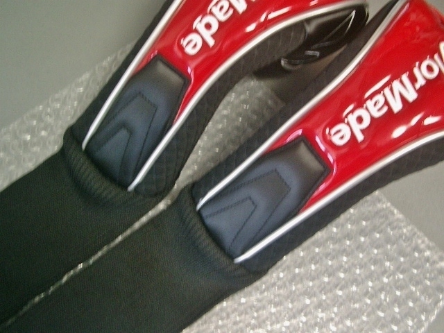 送料込み　未使用　テーラーメイド　ステルス・カラー　エナメル素材　赤黒白　ＦＷ用　２本　ヘッドカバー_画像4