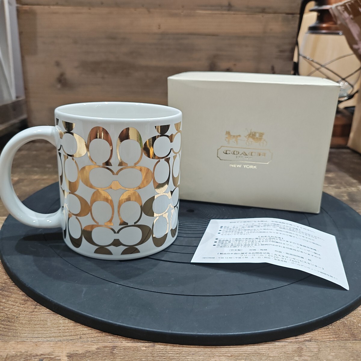 ９０５４　日本古風堂　コーチ COACH ゴールドシグネチャー マグカップ_画像1