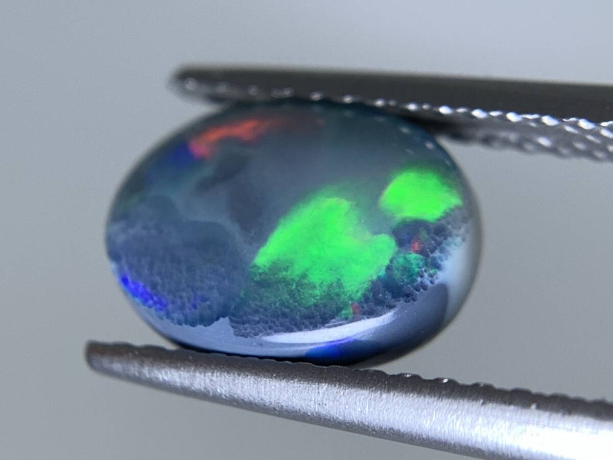 ブラックオパール 天然 1.542ct 中央宝石ソーティング付き 9.1×6.8×3.6 ルース（ 裸石 ） 6836Y_画像5