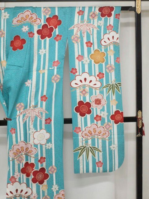 美品　正絹振袖　超お買い得　2021　水色　松竹梅【中古】_画像5
