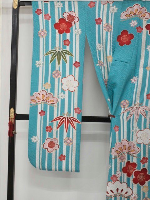 美品　正絹振袖　超お買い得　2021　水色　松竹梅【中古】_画像6