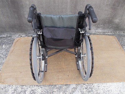 送料無料（一部地域を除く）カワムラ自走式車椅子KMD-B22-42　TS-25-0908-05