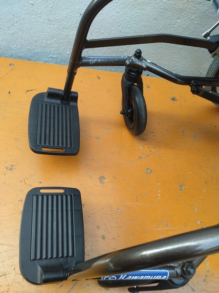 送料無(wú)料（一部地域を除く）　レッグサポートなし　カワムラサイクル　介助用標(biāo)準(zhǔn)車(chē)いす　WAVIT (ウェイビット)　WA16-40　KM-25-0917-02