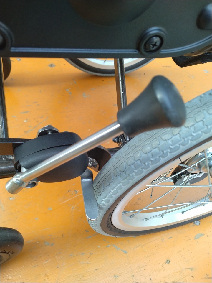 送料無(wú)料（一部地域を除く）　レッグサポートなし　カワムラサイクル　介助用標(biāo)準(zhǔn)車(chē)いす　WAVIT (ウェイビット)　WA16-40　KM-25-0917-02