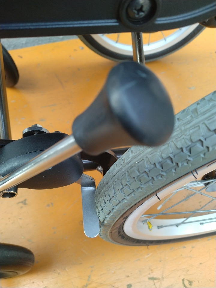 送料無料（一部地域を除く）　カワムラサイクル　介助用標(biāo)準(zhǔn)車いす　WAVIT (ウェイビット)　WA16-40　KM-25-0917-03