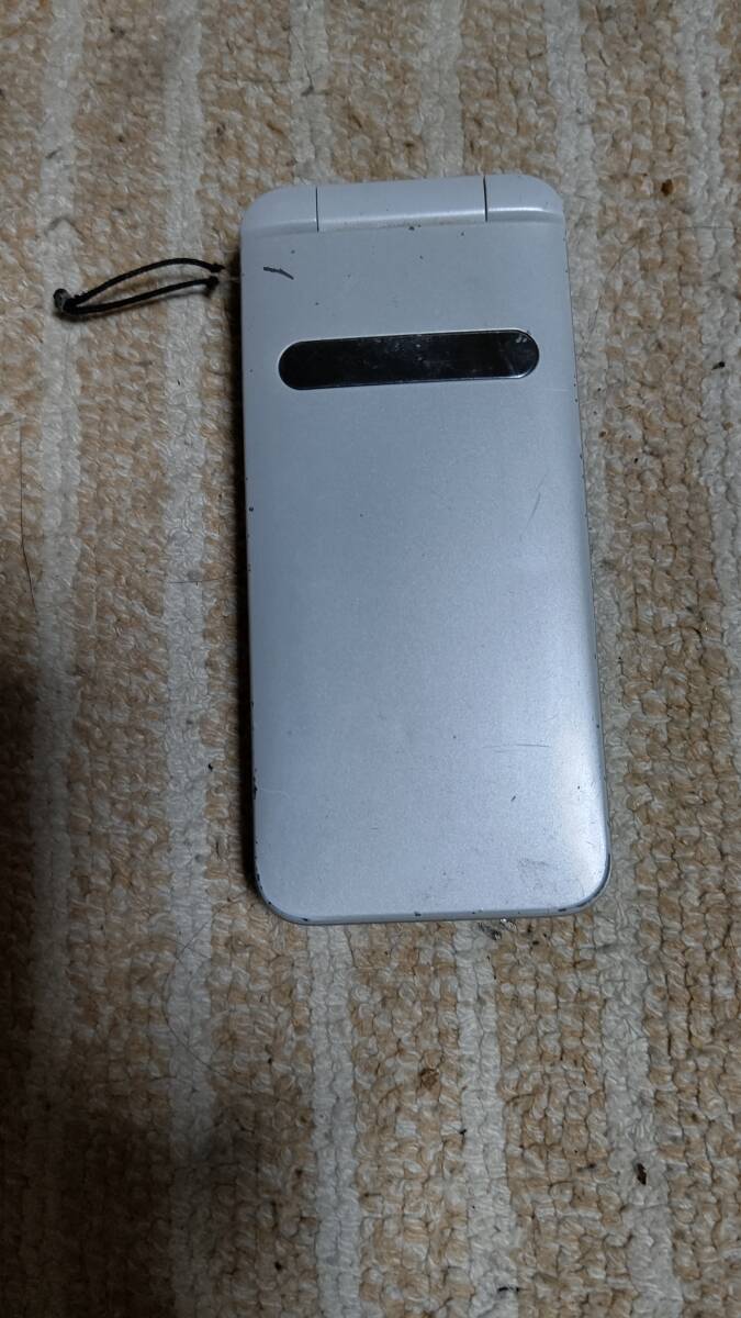 ☆au GRATINA KYF37 KYOCERA 京セラ 携帯電話 ガラケー☆