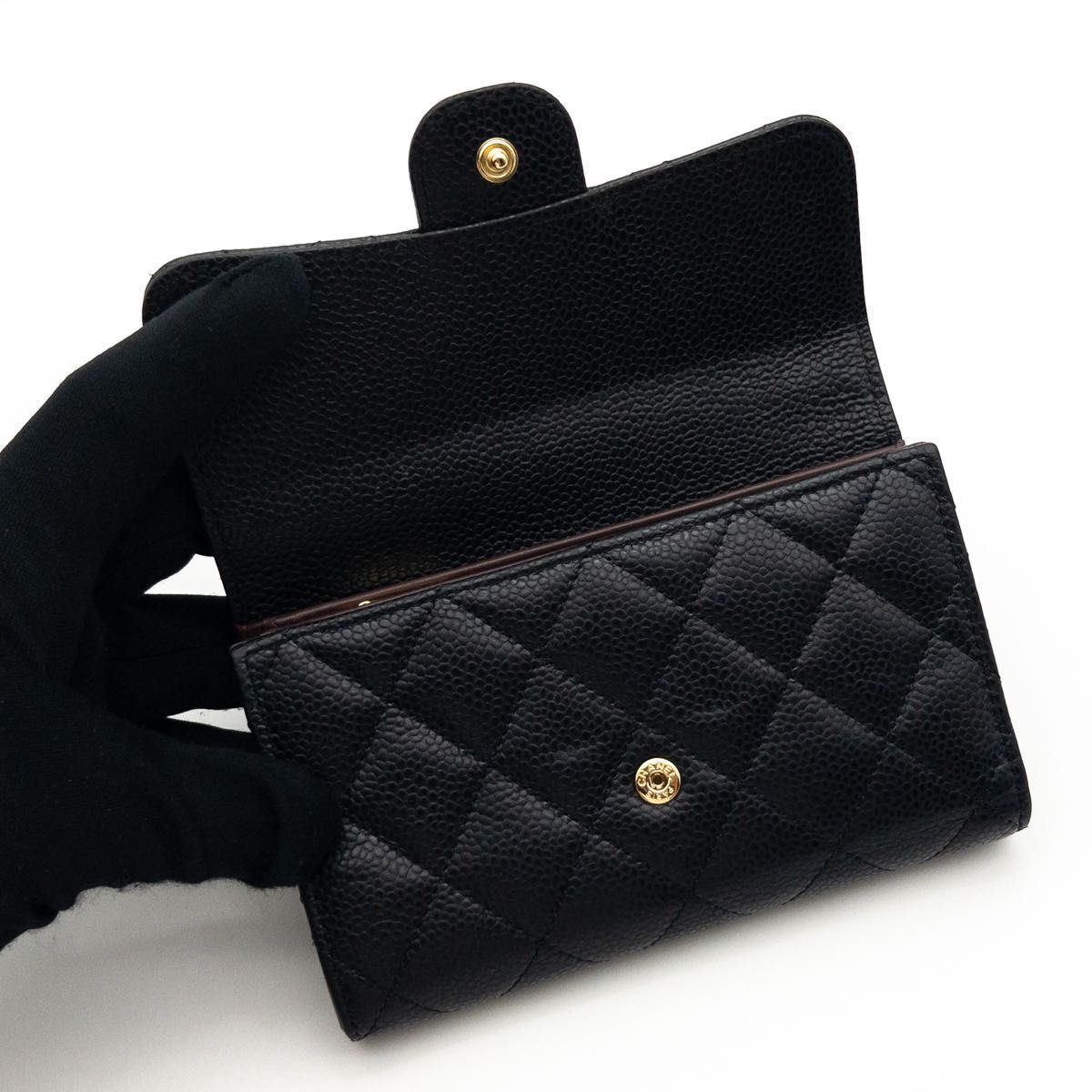 【極美品】CHANEL タイムレスクラシック 三つ折り財布 マトラッセ 黒_画像2