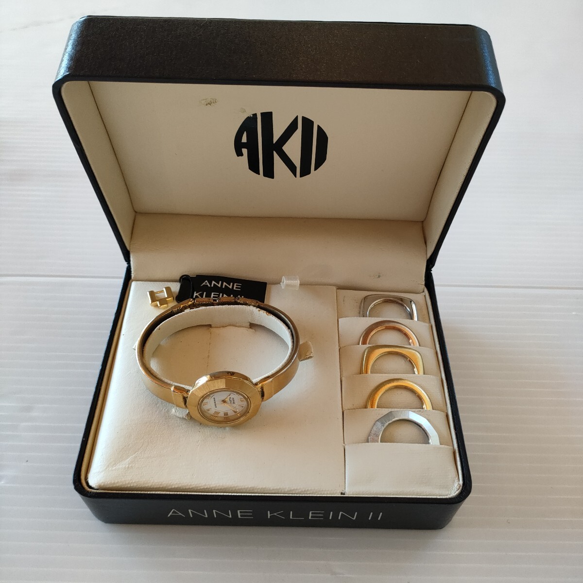 希少 ブレスレット タイプ ベルト ANNE KLEIN Ⅱ アナログ3針 クォーツ レディース 腕時計 交換ベゼル付き ゴールドカラー