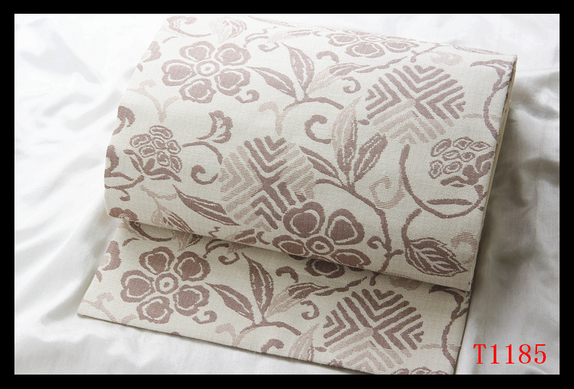 蔵【T1185】厳選逸品 名物裂笹蔓紋 白練色地 気品豊かに 正絹高級美術名古屋帯 ◇検簪着物袋帯和装小物帯締め_画像2