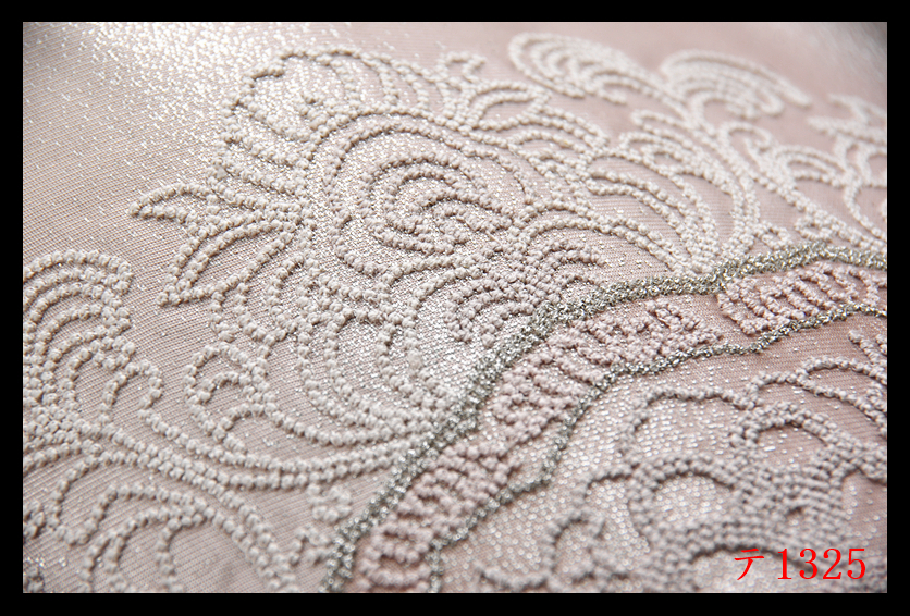 蔵【テ1325】西陣逸品　相良刺繍　宝相華紋　薄柿色地　近くで惚れて　正絹太鼓柄高級美術袋帯　◇検◇簪着物名古屋帯和装小物帯締め_画像6
