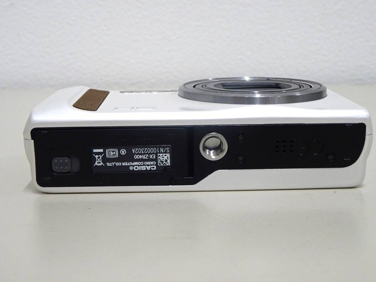【18171】 美品　CASIO カシオ　HIGH SPEED　EXILIM 　EX-ZR400 コンパクトデジタルカメラ　ホワイト