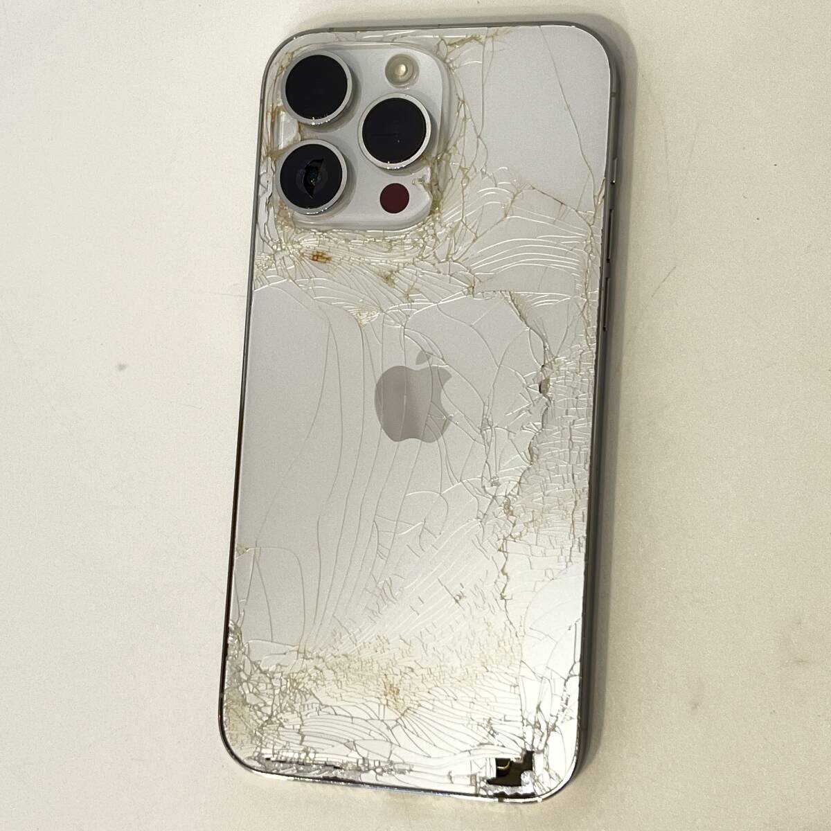 【中古/ジャンク/不動品】国内版SIMフリーiPhone 14 Pro Max 128GB シルバー MQ973J/A 不動品_画像3