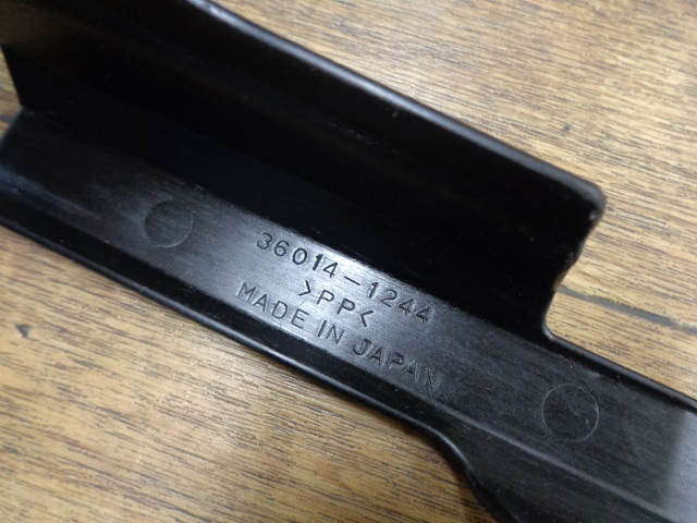 ［S001］カワサキ ZRX1200 DAEG ダエグ (ZRT20D) 2016年式 純正 チェーンケース 36014-1244 キズ/カットあり 中古 Kawasaki 純正パーツ_画像6