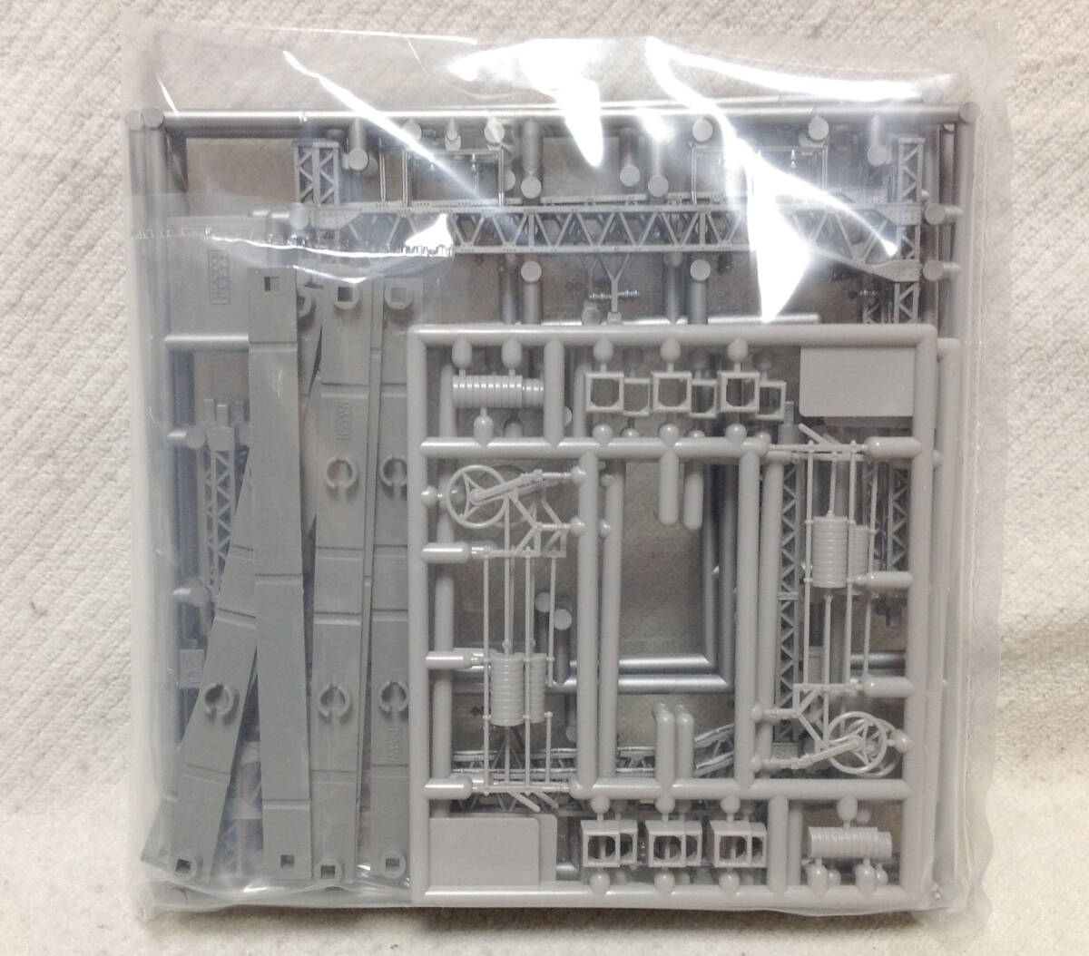 KATO 23-063 複線ワイドラーメン架線柱 6本(張力調整装置4本)入 未開封品 その1_画像4