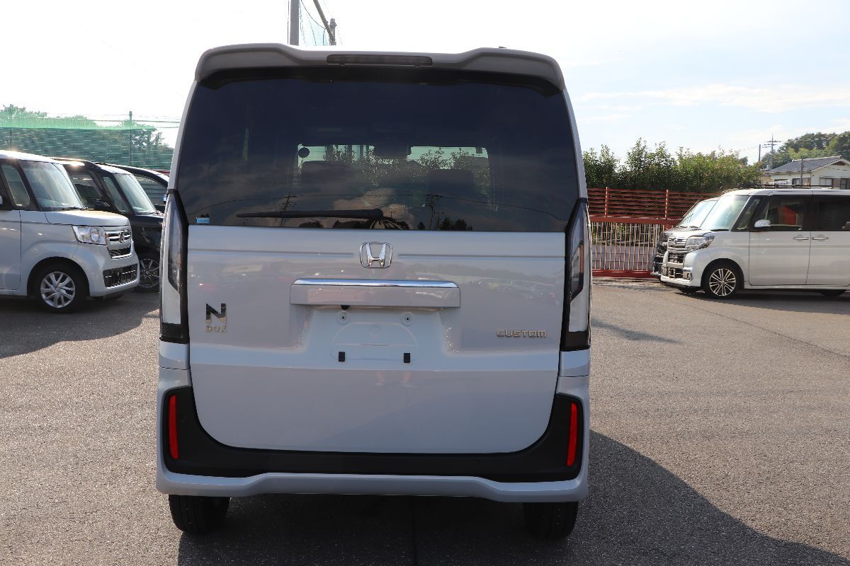 現(xiàn)行モデル　360度全方位モニター　N-BOXカスタム　大型純正ナビ　両側(cè)パワースライドドア　シートバックテーブル　ナビ　地デジ　ETC　
