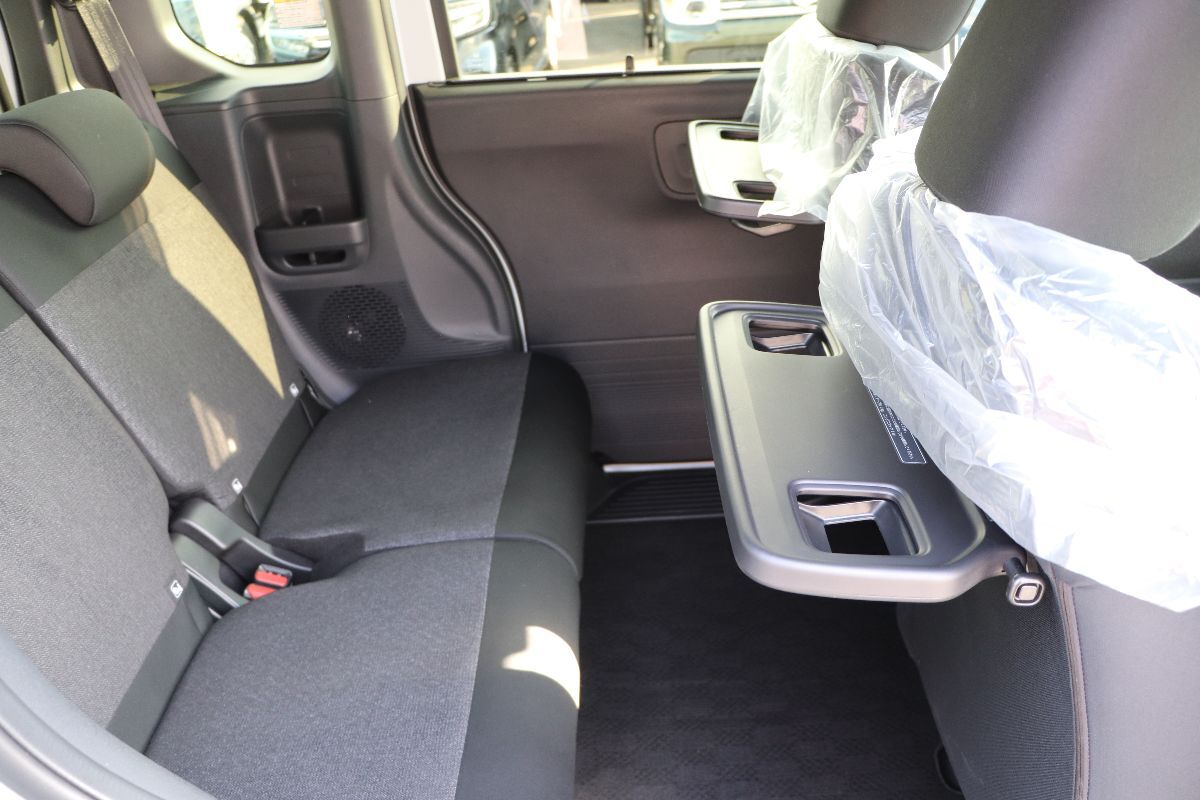 現(xiàn)行モデル　360度全方位モニター　N-BOXカスタム　大型純正ナビ　両側(cè)パワースライドドア　シートバックテーブル　ナビ　地デジ　ETC　