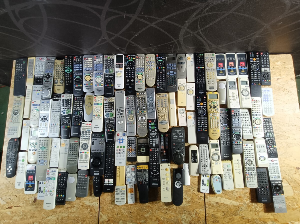 (UI126)大量 リモコン １００本まとめ テレビ オーディオ機(jī)器 照明器具など 送信機(jī) 現(xiàn)狀品