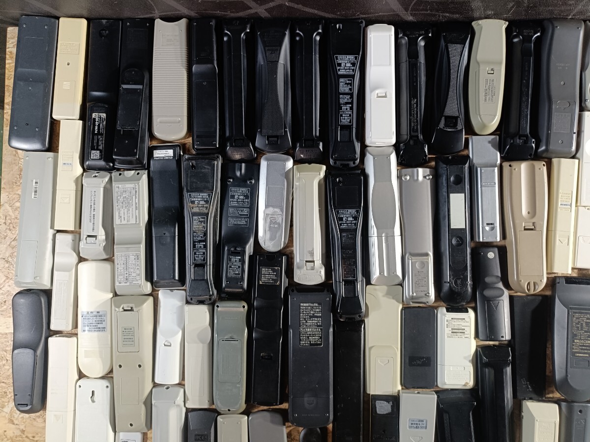 (UI126)大量 リモコン １００本まとめ テレビ オーディオ機(jī)器 照明器具など 送信機(jī) 現(xiàn)狀品