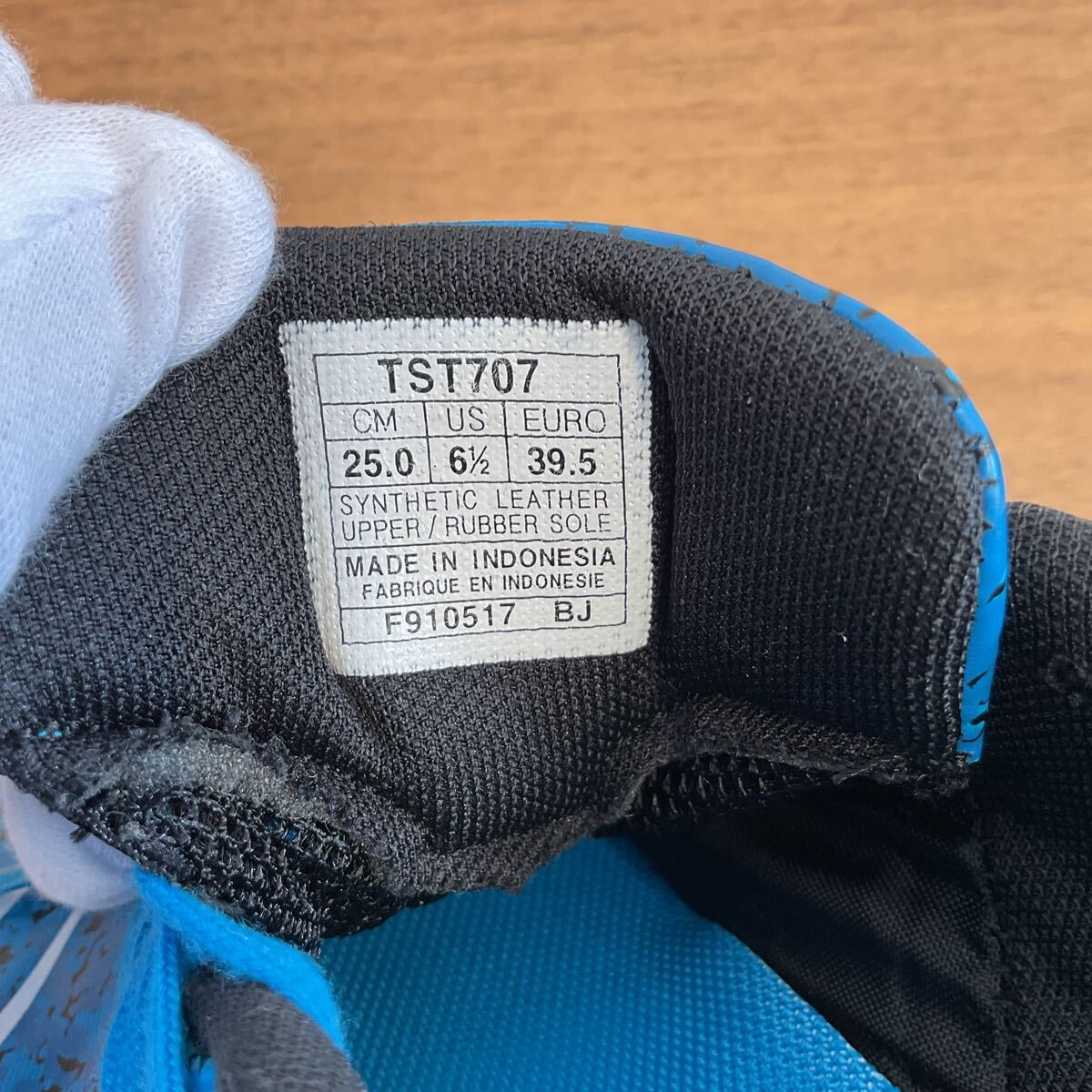【K-2410】asics アシックス トッキ TOQUE5 フットサル シューズ TST707 ハワイアンサーフ ホワイト ユニセックス US6ハーフ 約25cm_画像4