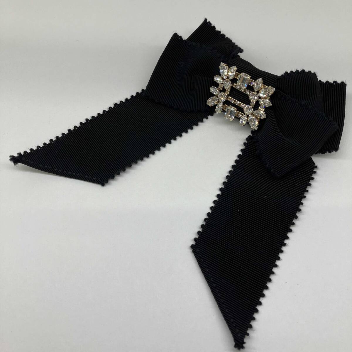 Roger vivier ブロッシュヴィヴィエ　ファブリック　ヘアクリップ