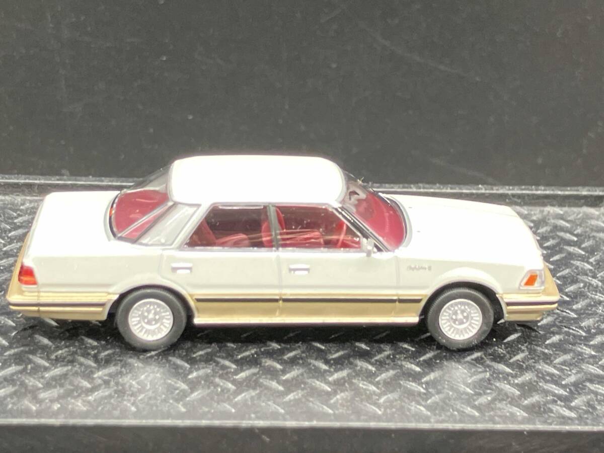 トミカ LV-N199a トヨタ クラウン 3.0 ロイヤルサルーンG