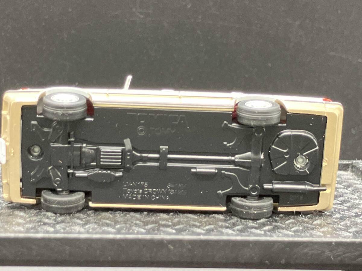 トミカ LV-N199a トヨタ クラウン 3.0 ロイヤルサルーンG