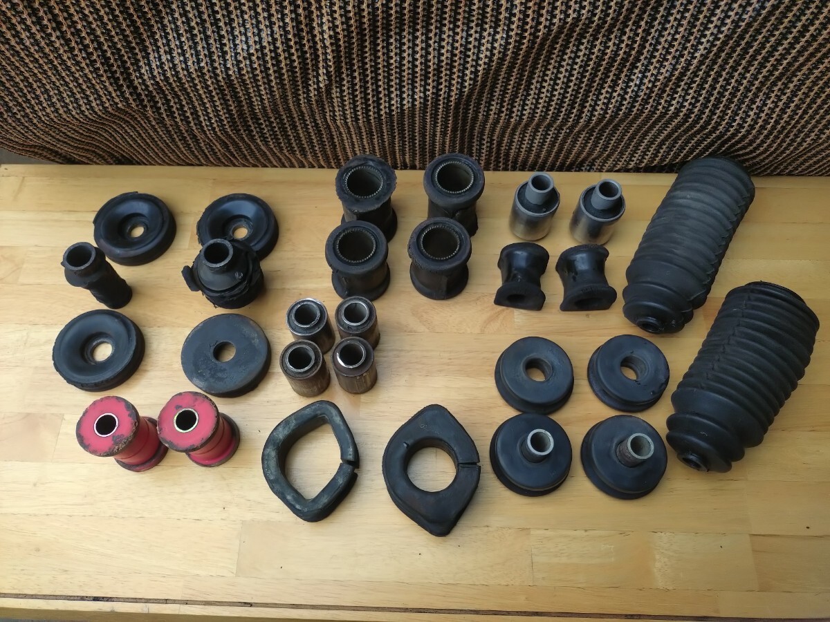 s30 240z ブッシュセット ダンパー ブーツ (ゴムブッシュ、ウレタンブッシュ)_画像1