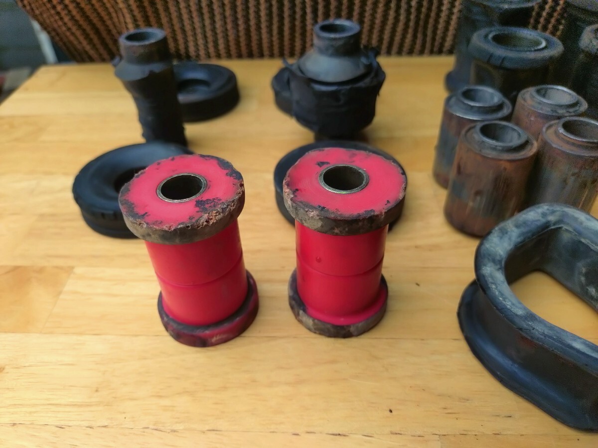 s30 240z ブッシュセット ダンパー ブーツ (ゴムブッシュ、ウレタンブッシュ)_画像2