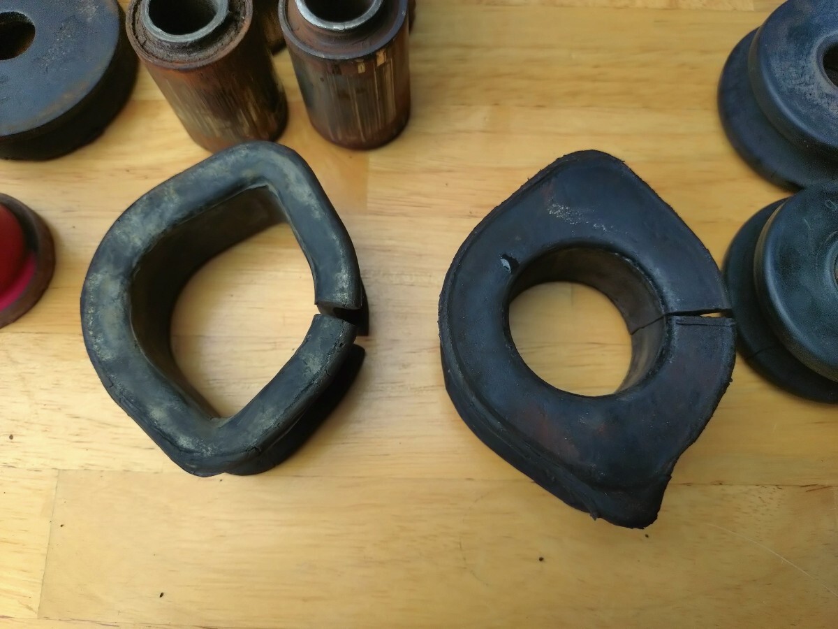 s30 240z ブッシュセット ダンパー ブーツ (ゴムブッシュ、ウレタンブッシュ)_画像3