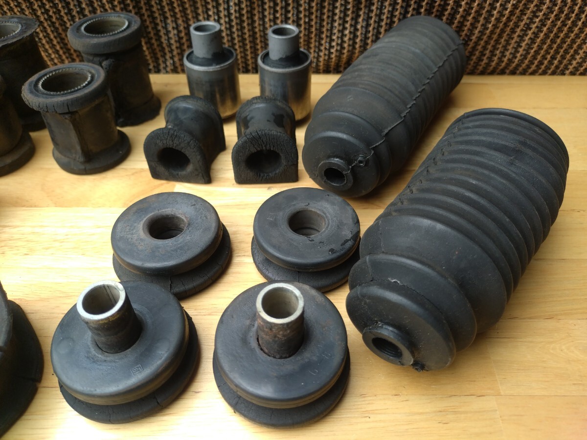 s30 240z ブッシュセット ダンパー ブーツ (ゴムブッシュ、ウレタンブッシュ)_画像4