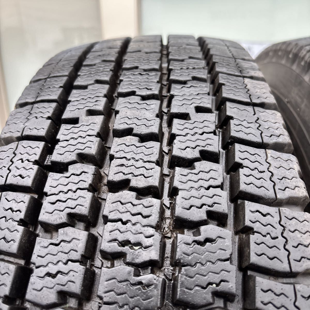 225/85R16 121/119 N LT TOYO M934 中古スタッドレスタイヤ2本セット:17000円_画像2