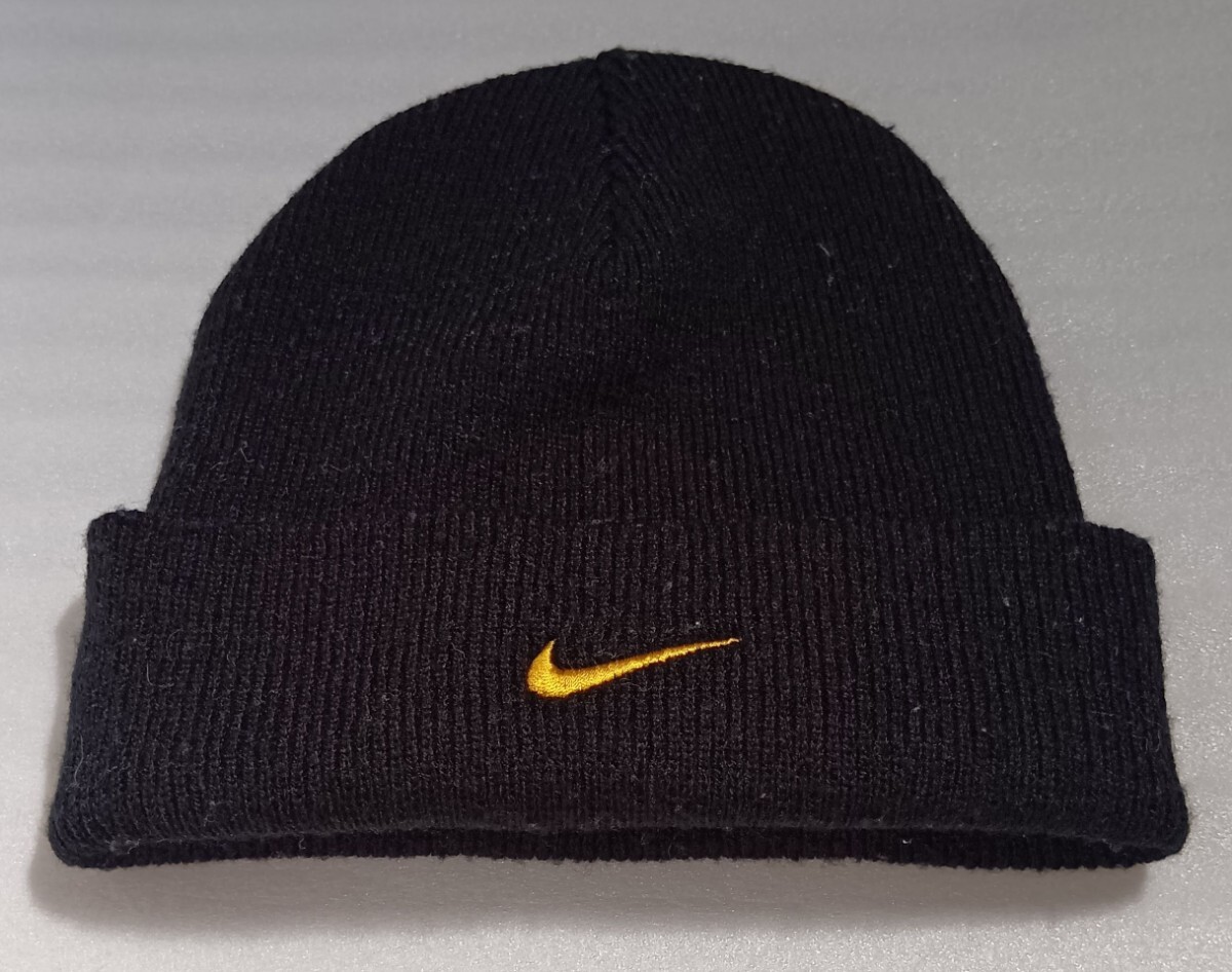 ☆NIKE キッズSize 黒色ブラック刺繍SWOOSHキャップ帽子ニットぼうしスポーツ アウトドア2重生地 株式会社ナイキ ジャパンBETTER WORLD.COM_画像1