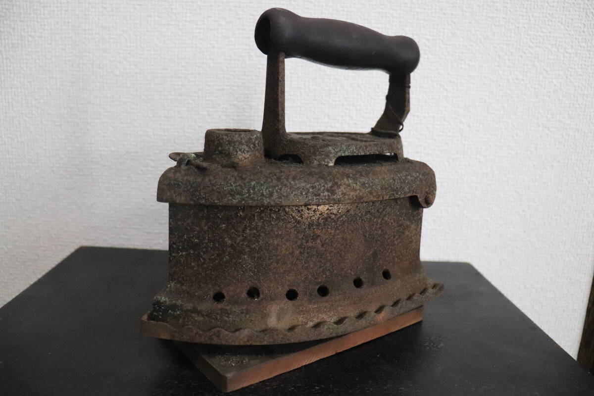 レトロ　鉄製アイロン　_画像2