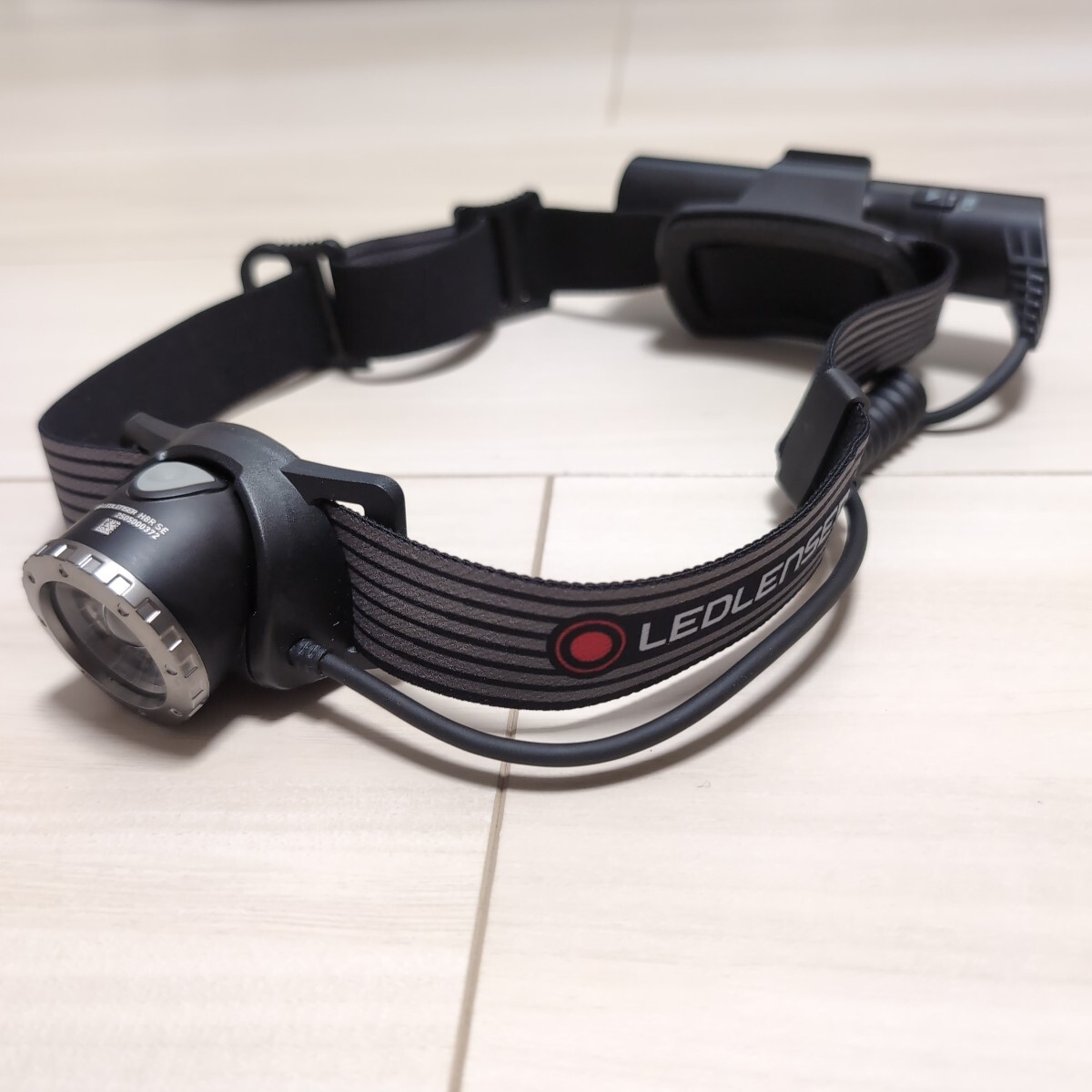 新品未使用 18650専用充電池2個等付き LEDLENSER H8R SE レッドレンザー ヘッドライト 