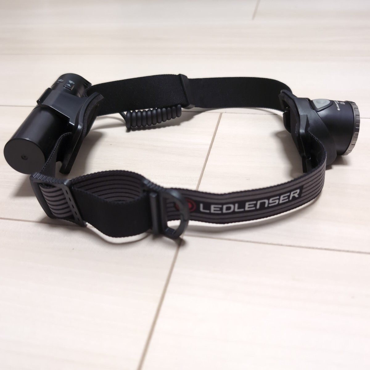 新品未使用 18650専用充電池2個等付き LEDLENSER H8R SE レッドレンザー ヘッドライト 