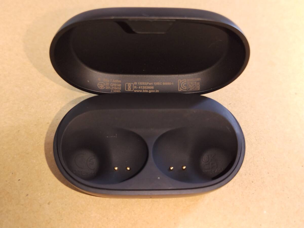 NH2503 Jabra ジャブラ Elite7 Active Bluetooth ワイヤレス イヤホン 充電ケースのみ ブラック_画像3