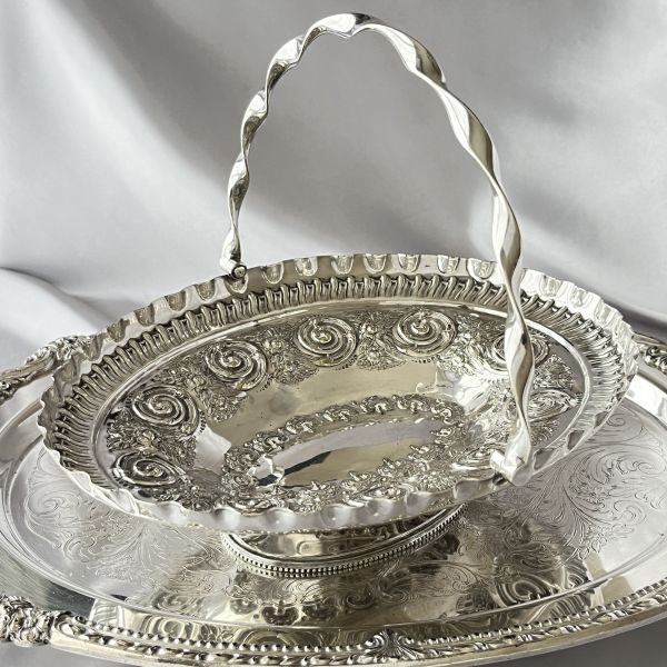 【Pinder Brothers】 エンボスのフルーツスタンド Pinder Brothers】 エンボスのフルーツスタンド【シルバープレート】