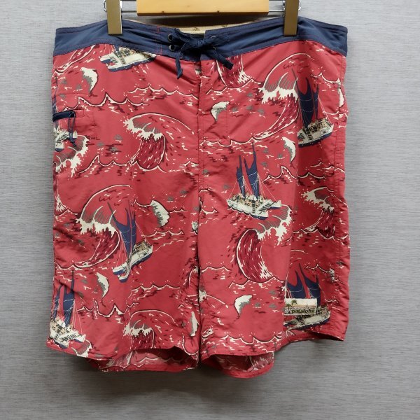 I263 Patagonia パタゴニア Wavefarer Boardshorts スイム ショーツ ショート ハーフ パンツ 海 川 船 アウトドア 総柄 レッド系 サイズ 36