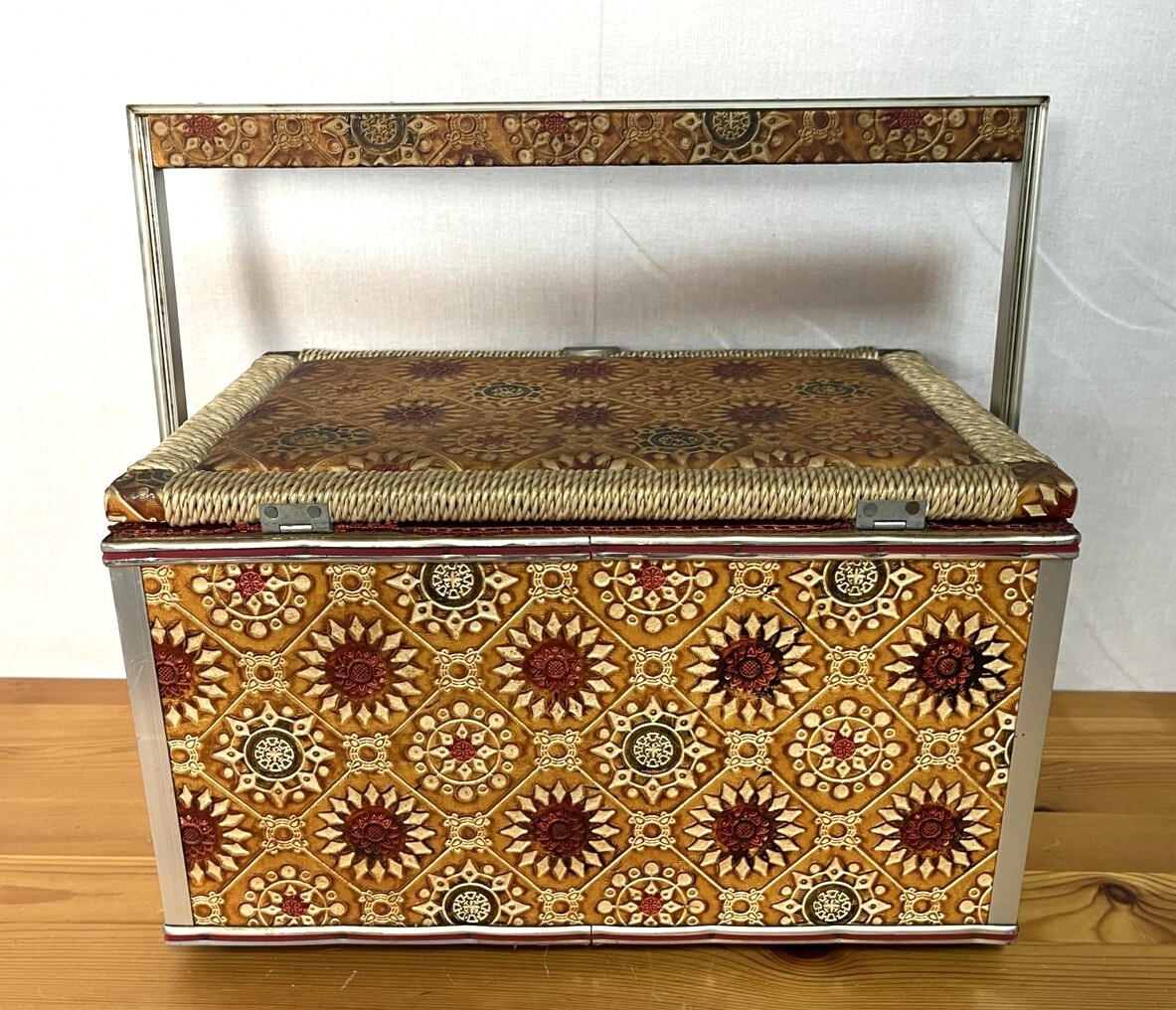 【S121】昭和レトロ/裁縫箱/化粧箱/メイクボックス/ソーイングボックス/アンティーク/小物入れ/レトロ/収納ボックス/中古/現状品_画像2