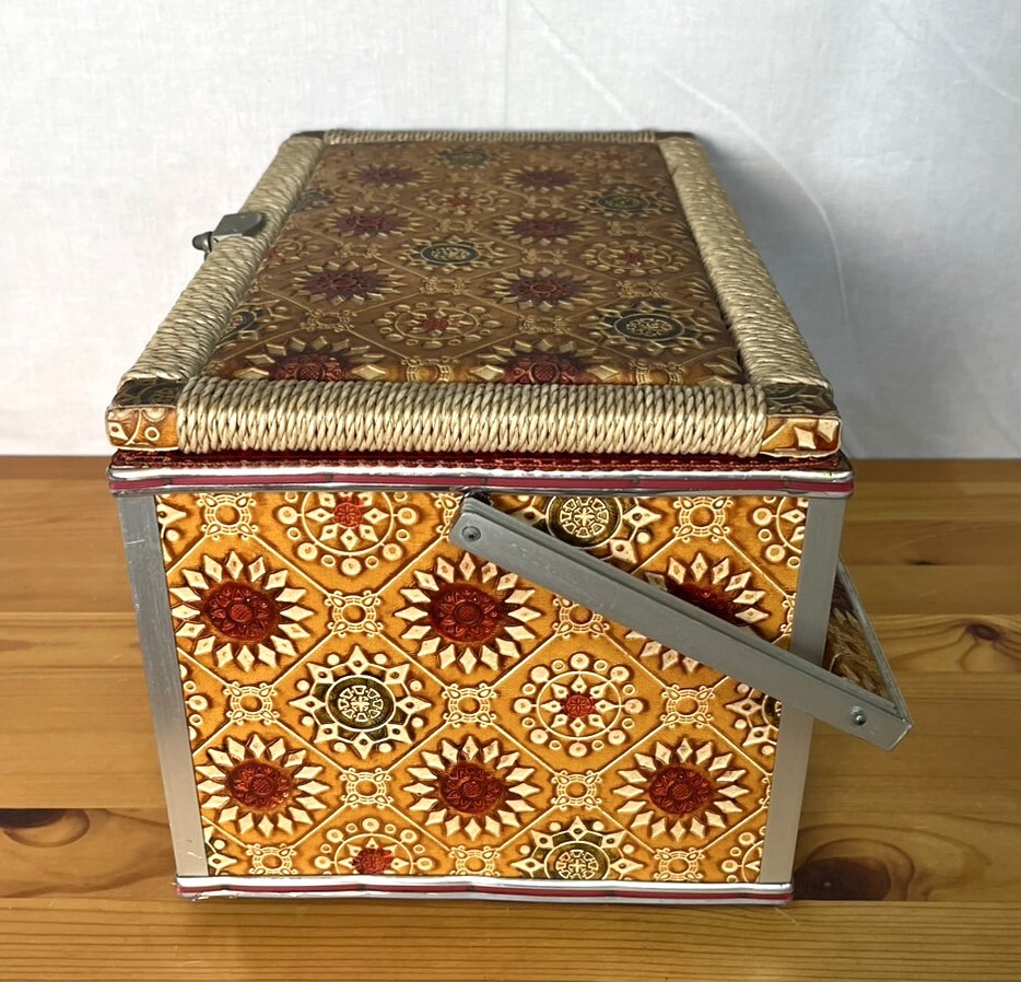 【S121】昭和レトロ/裁縫箱/化粧箱/メイクボックス/ソーイングボックス/アンティーク/小物入れ/レトロ/収納ボックス/中古/現状品_画像3