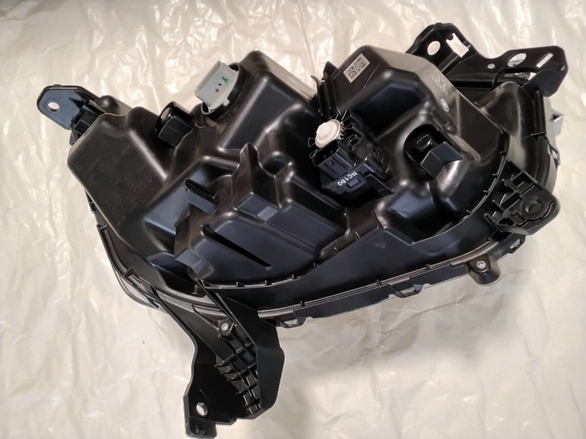 ★超美品中古☆ホンダ純正 令和3年 N-BOX カスタム/Custom（JF3/JF4 後期）LH 左側 LEDヘッドライト　33150-TTA-J22　STANLEY:W3106★_画像8
