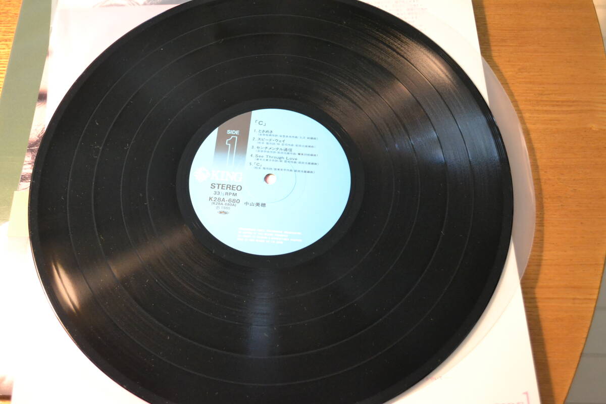 12(LP) 中山美穂　Ｃ　帯付き日本盤　カラーピンナップ３枚付き(閉じ帯付き）85年1stアルバム_画像5