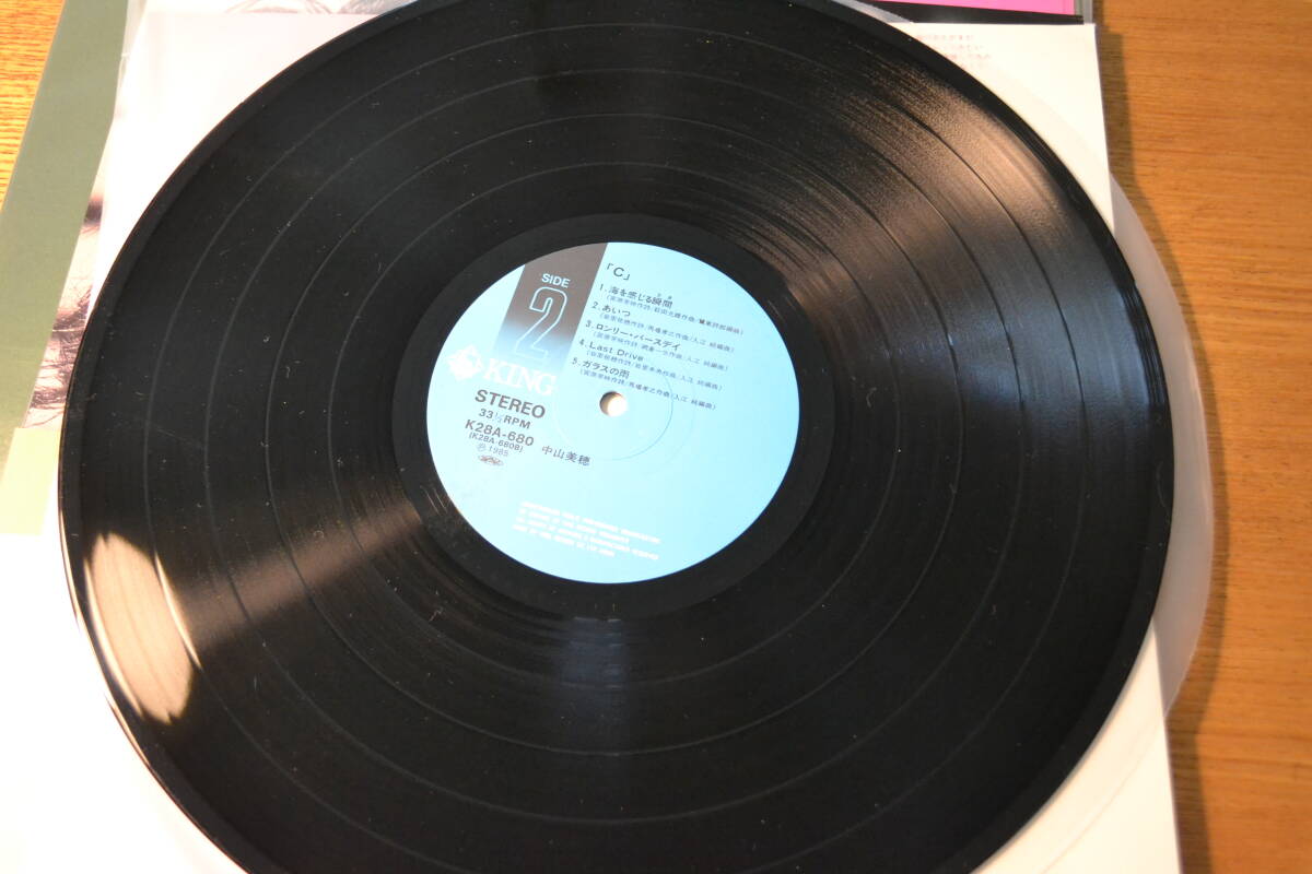 12(LP) 中山美穂　Ｃ　帯付き日本盤　カラーピンナップ３枚付き(閉じ帯付き）85年1stアルバム_画像7