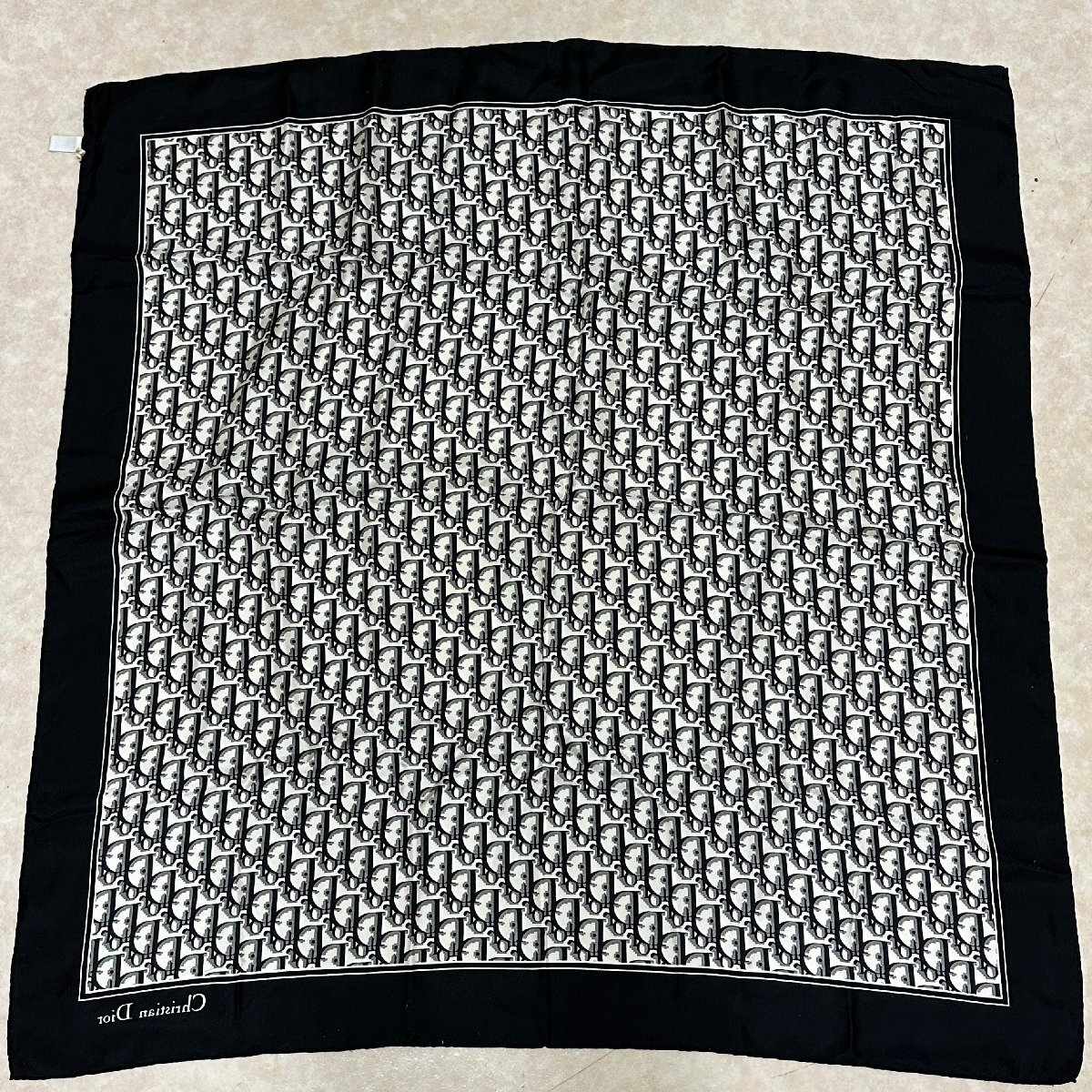 クリスチャン?ディオール Dior スカーフ 88ｘ88ｃｍ トロッター ブラックｘホワイト タグあり 中古品