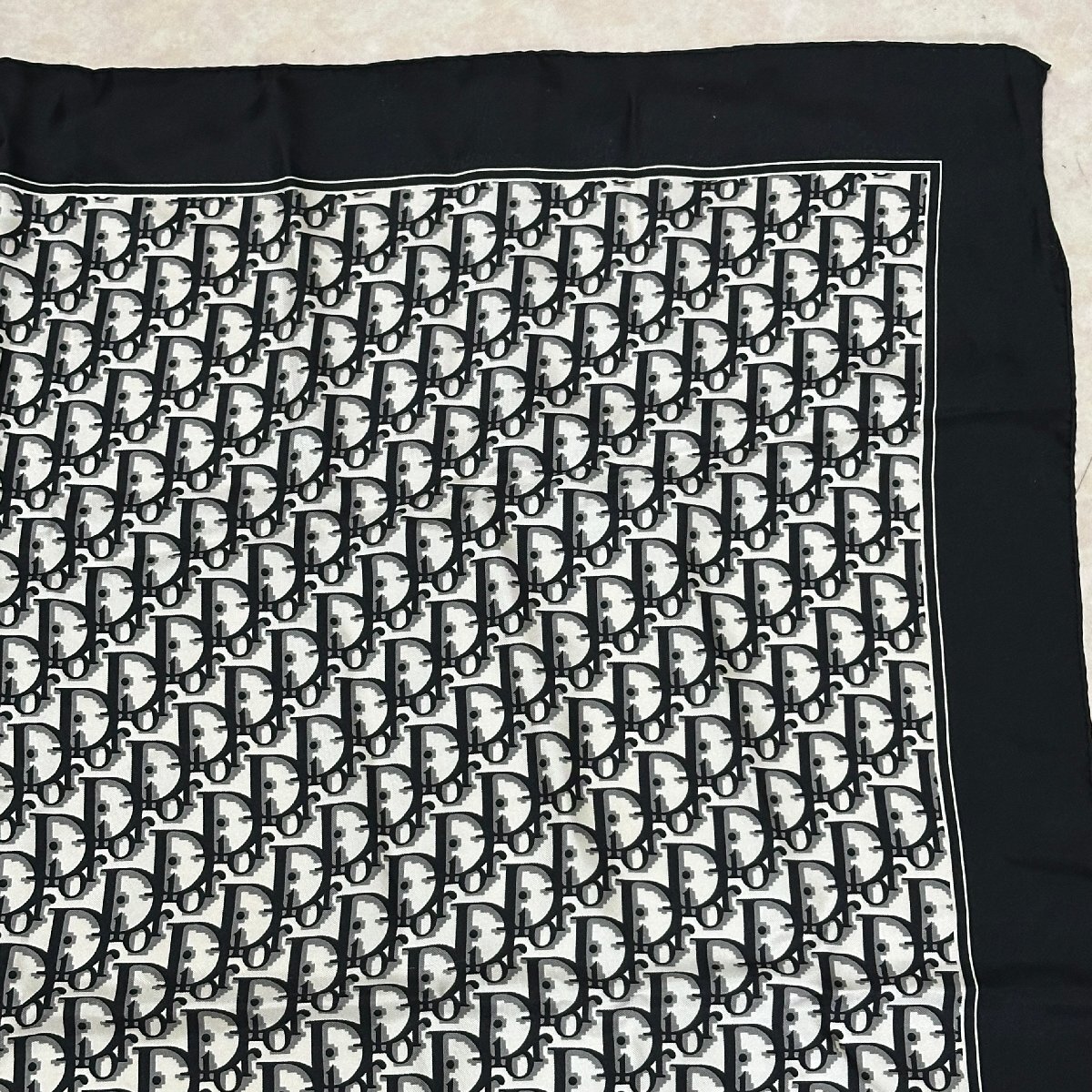 クリスチャン?ディオール Dior スカーフ 88ｘ88ｃｍ トロッター ブラックｘホワイト タグあり 中古品