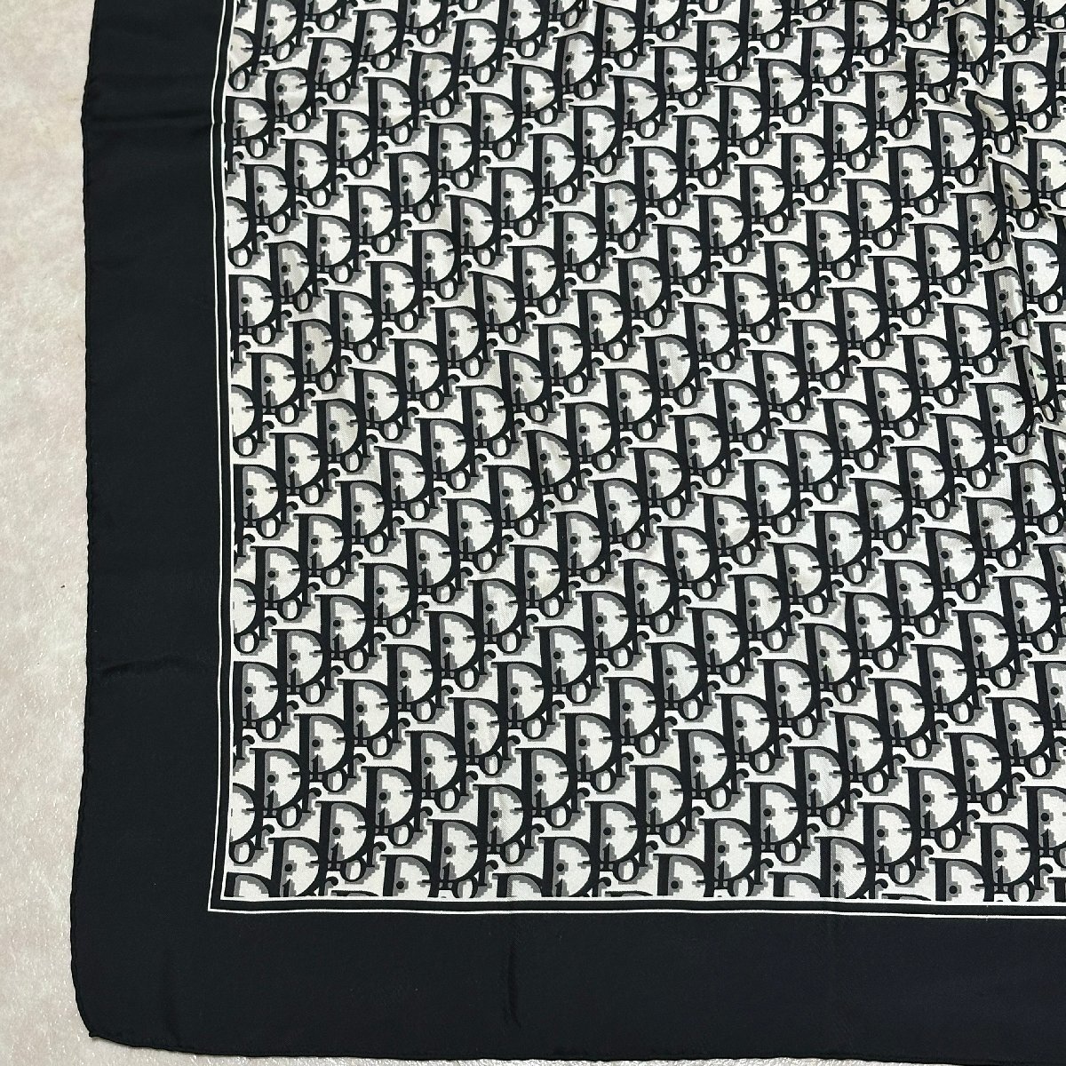 クリスチャン?ディオール Dior スカーフ 88ｘ88ｃｍ トロッター ブラックｘホワイト タグあり 中古品