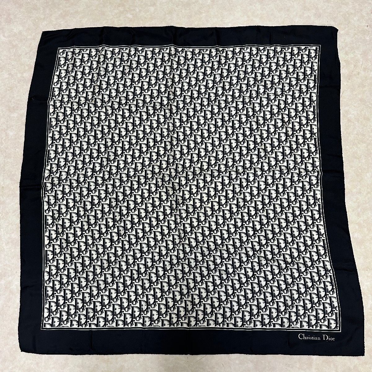 クリスチャン?ディオール Dior スカーフ 88ｘ88ｃｍ トロッター ブラックｘホワイト タグあり 中古品