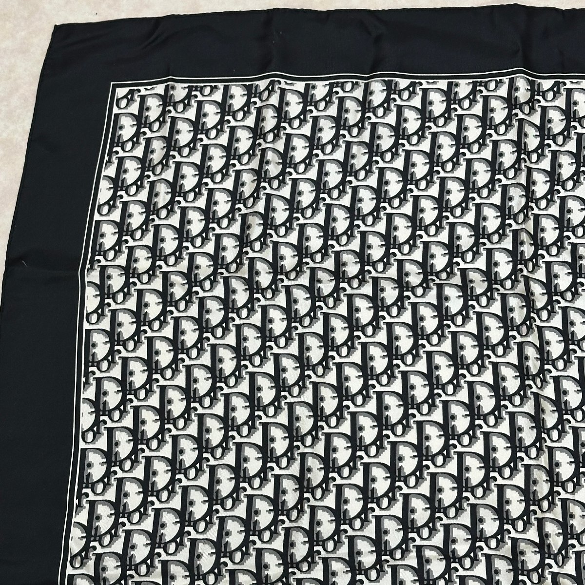 クリスチャン?ディオール Dior スカーフ 88ｘ88ｃｍ トロッター ブラックｘホワイト タグあり 中古品