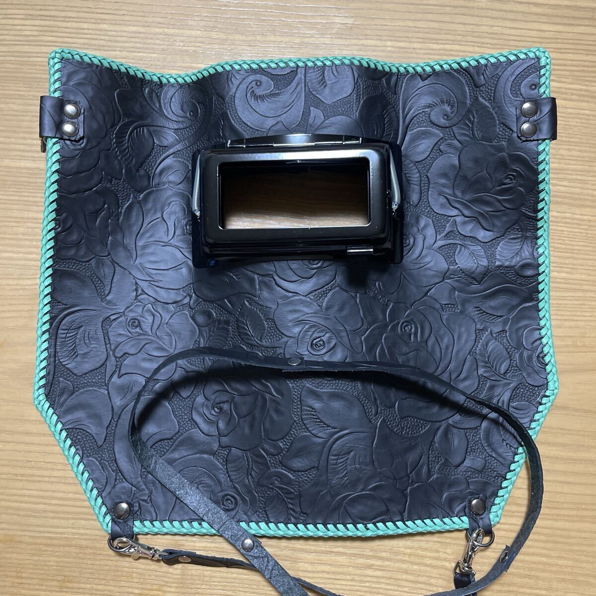 皮面 革面 溶接面 バラ型押し マットブラック